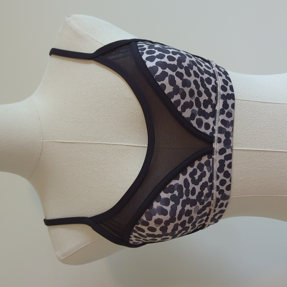 Lululemon size 6 tan and black sports bra